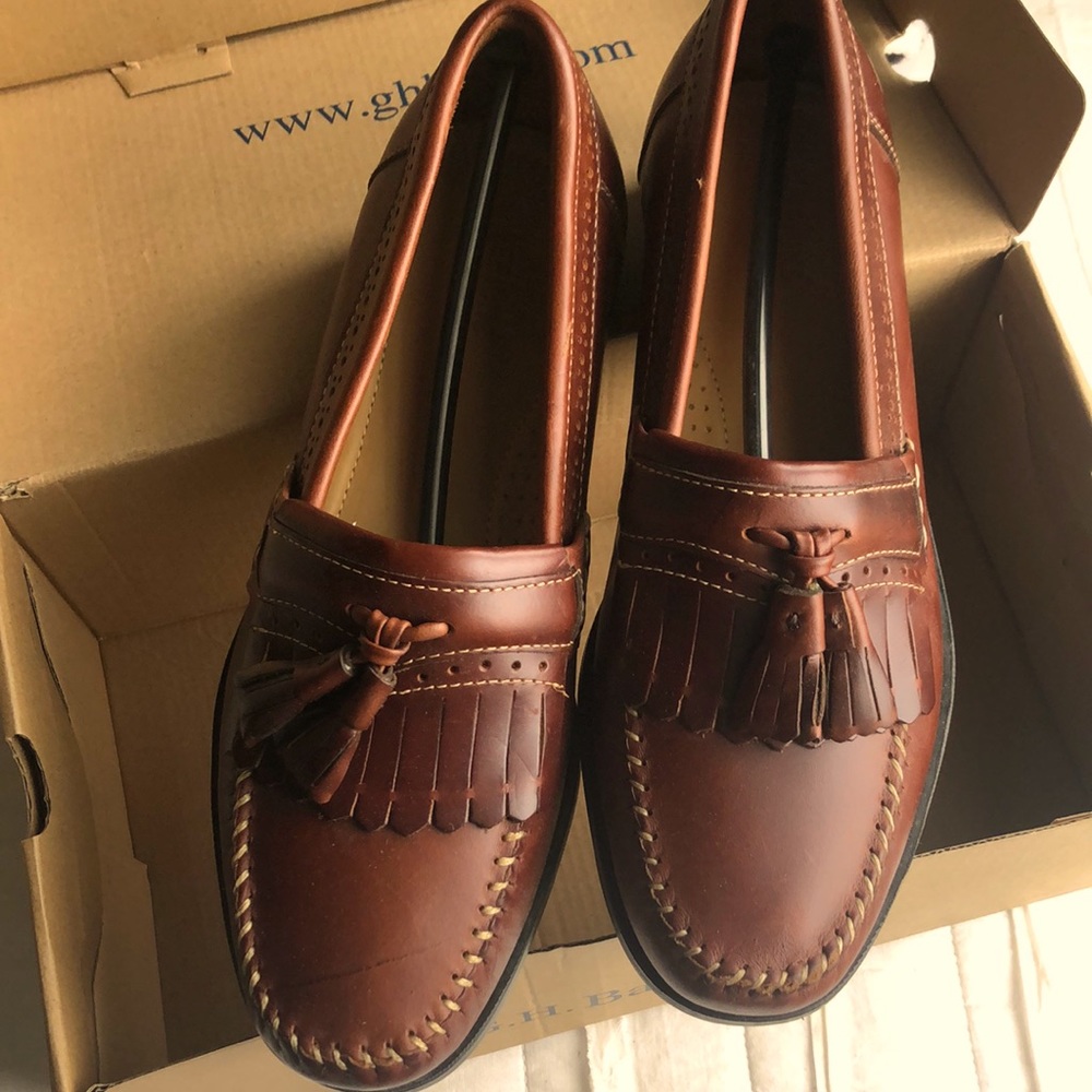 Bass men’s leather shoe size 8.5 NEW